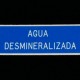 AGUA DESMINERALIZADA - Letrero grabado y biselado en gravoply en bajo relieve a base de pantógrafo.
