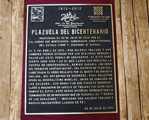 MUNICIPIO DE HUAJUAPAN - PLAZUELA DEL BICENTENARIO - Placa fundida